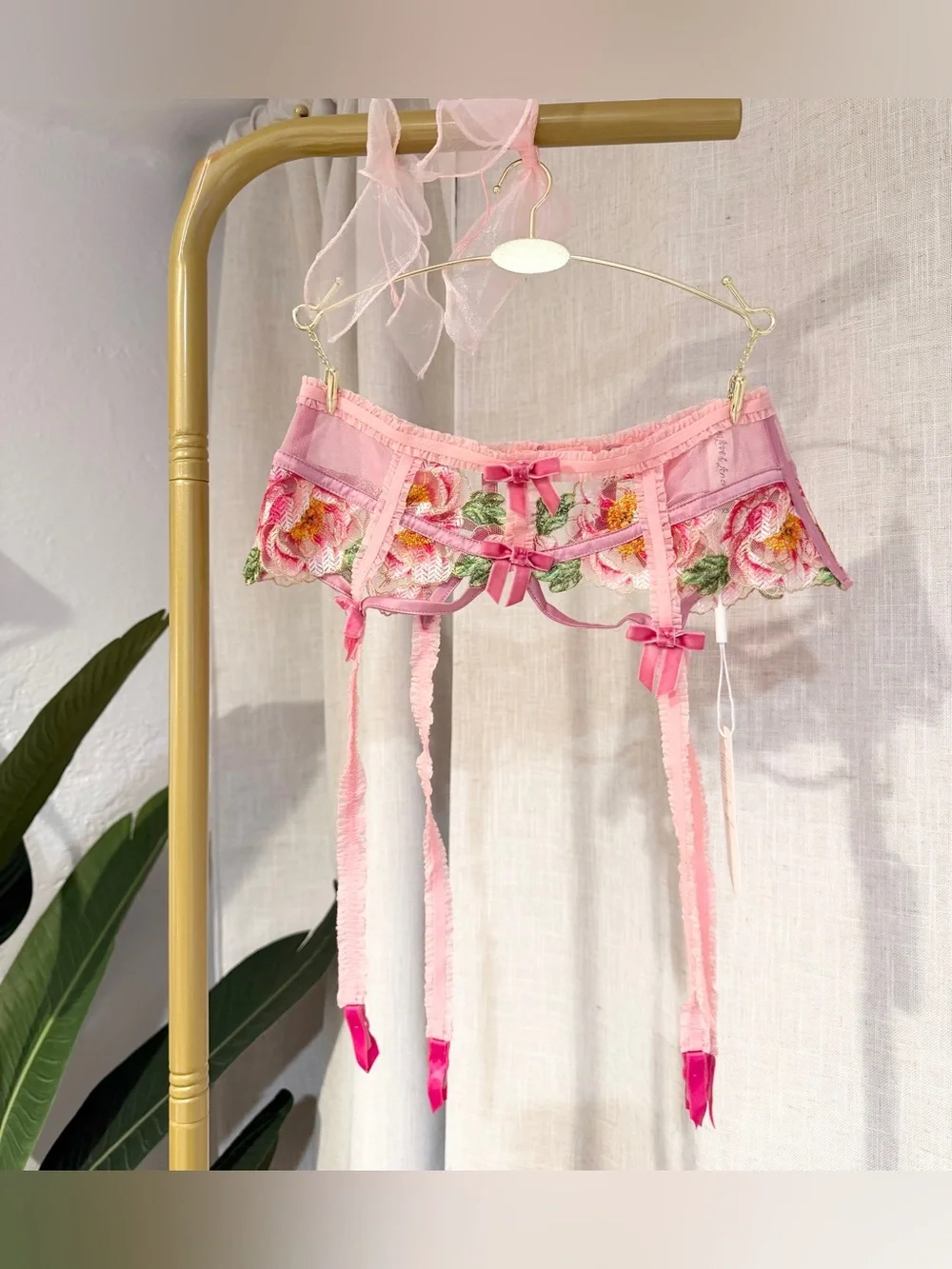 For Love & Lemons Ladies Pink Needle Point Rose Garter Size XS NWT